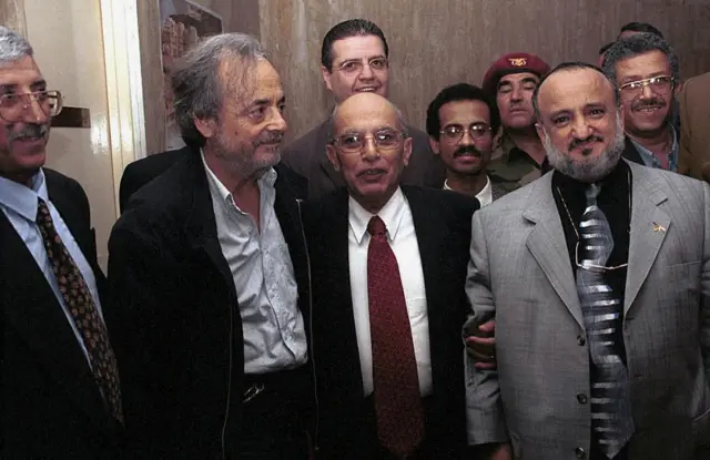 أدونيس في في مؤتمر الشعر العربي الألماني في صنعاء عام 2000.