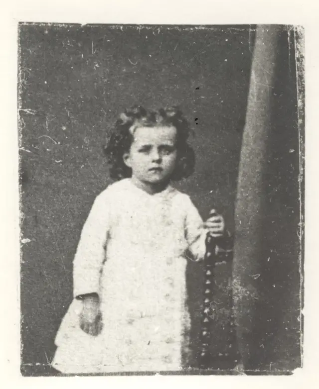 صورة للقديسة تريز في سن الطفولة في يوليو/تموز عام 1876