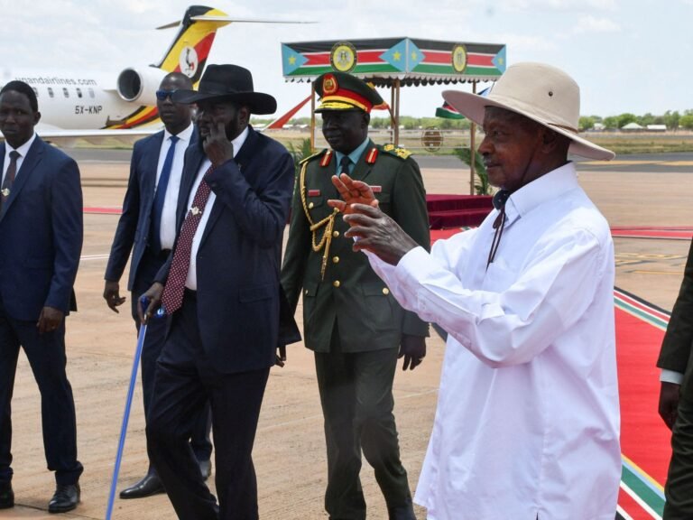 1743853379 موسيفيني يصل جوبا في محاولة لوقف التصعيد بين الفرقاء.jpg